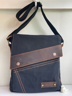 AUGUR Crossbody Bag